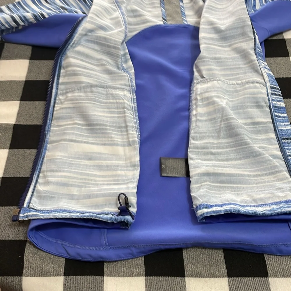 Marmot Windbreaker Striped Blue White Hooded Lightweight Running Jacket Large